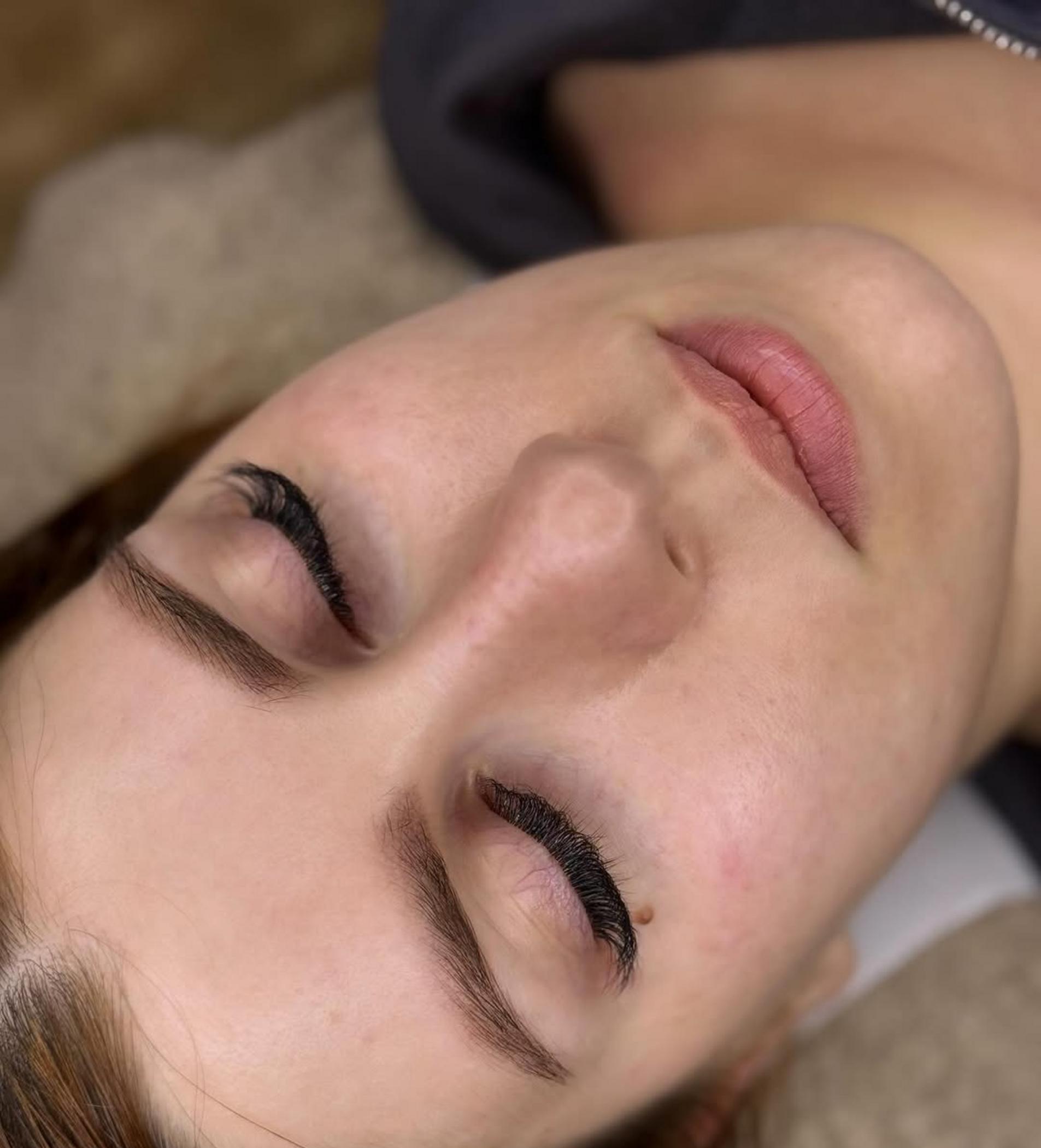 close up hair stroke eyebrow details