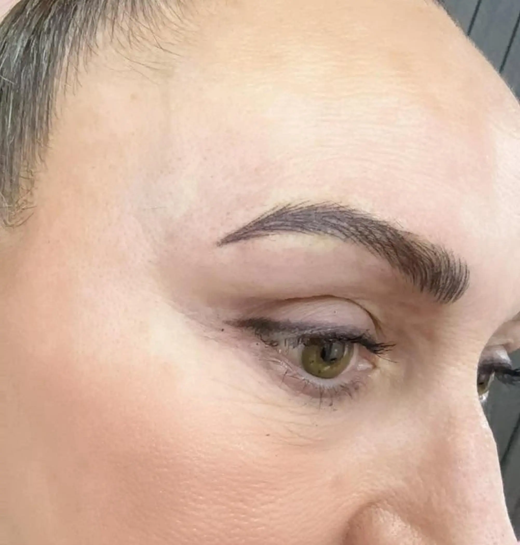 close up hybrid brow skin stain detail