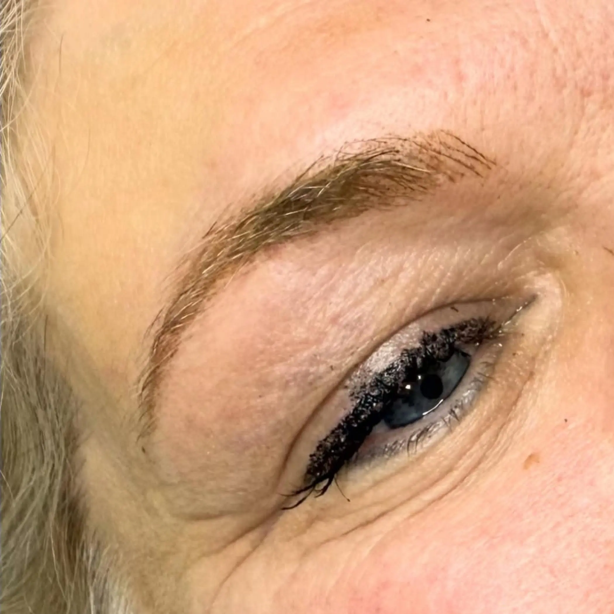 natural looking microbladed eyebrows