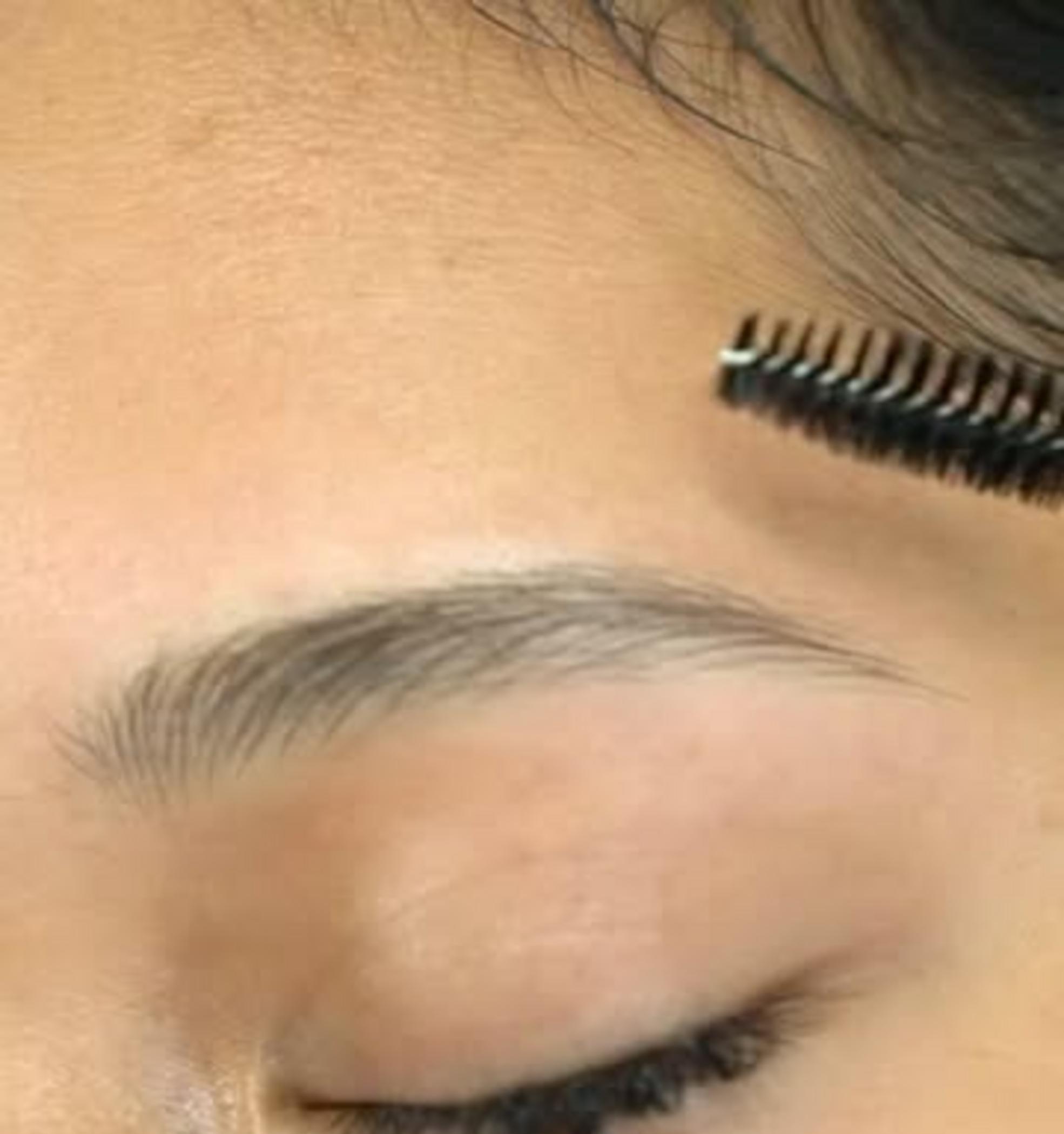 technician shaping eyebrows with machine