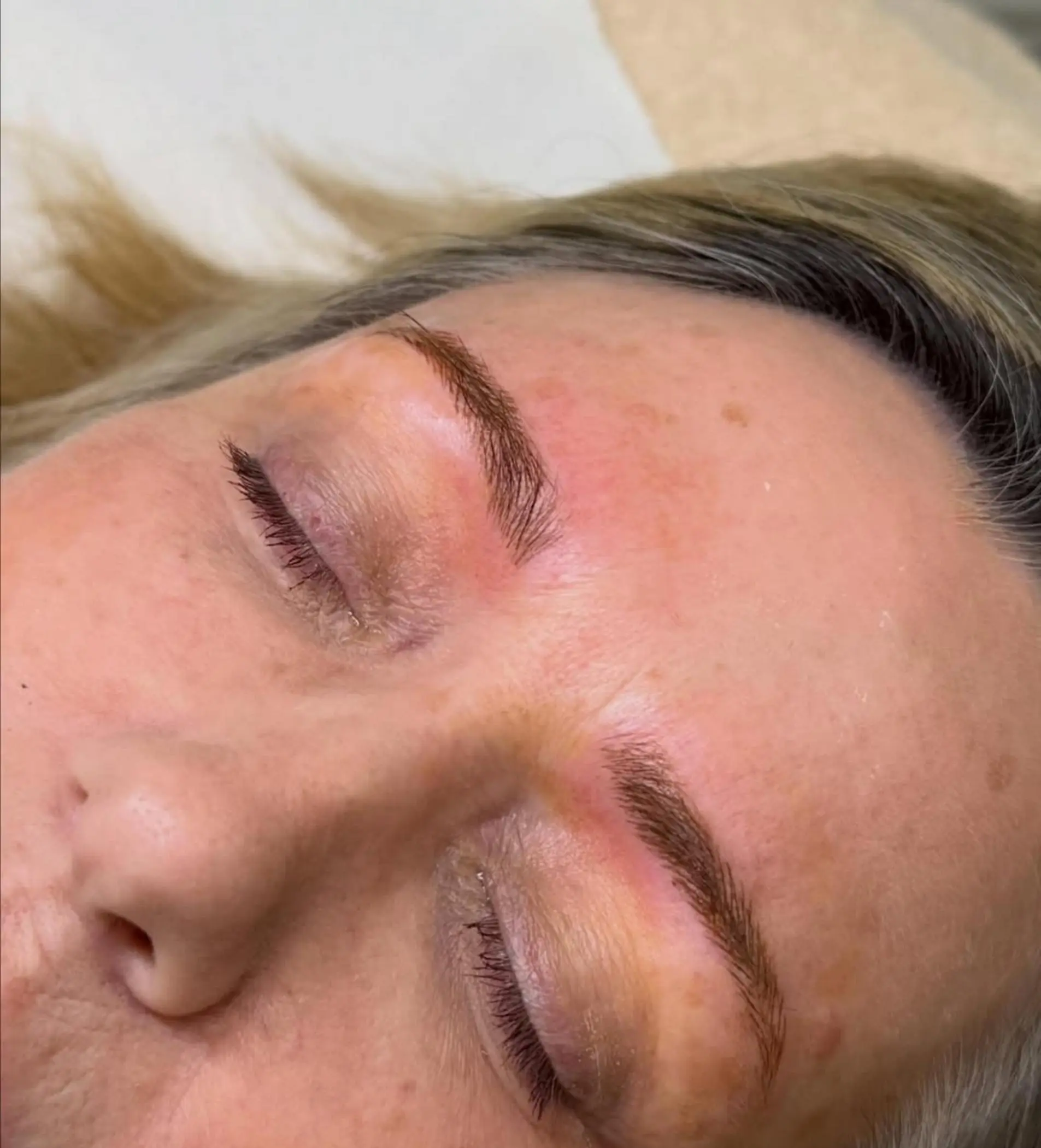 tools for hybrid brow tinting session